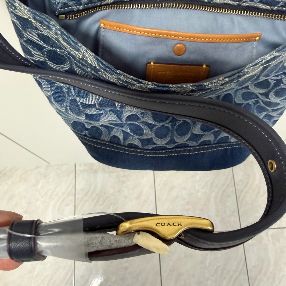 Authentic. Coach Tali bucket bag in Denim and Leather - Picture 12 of 13